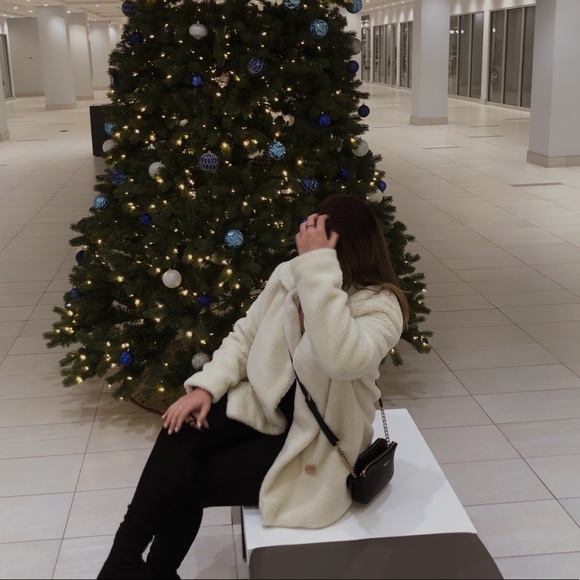 Meet your Posher, Elvira - Picture 1 of 1